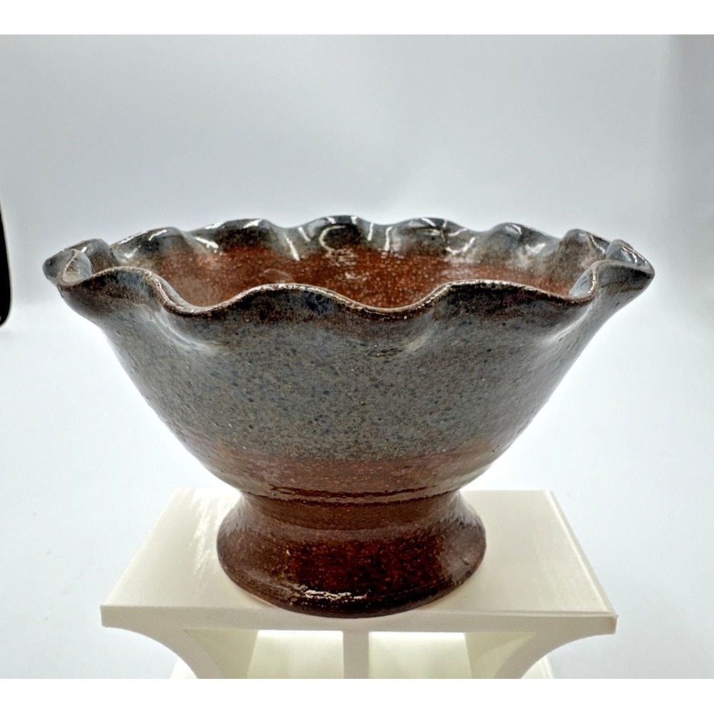 R &‎ L Pottery Ruffled Edge Ceramic Pottery Bowl Wavy Scalloped Edge Signed
